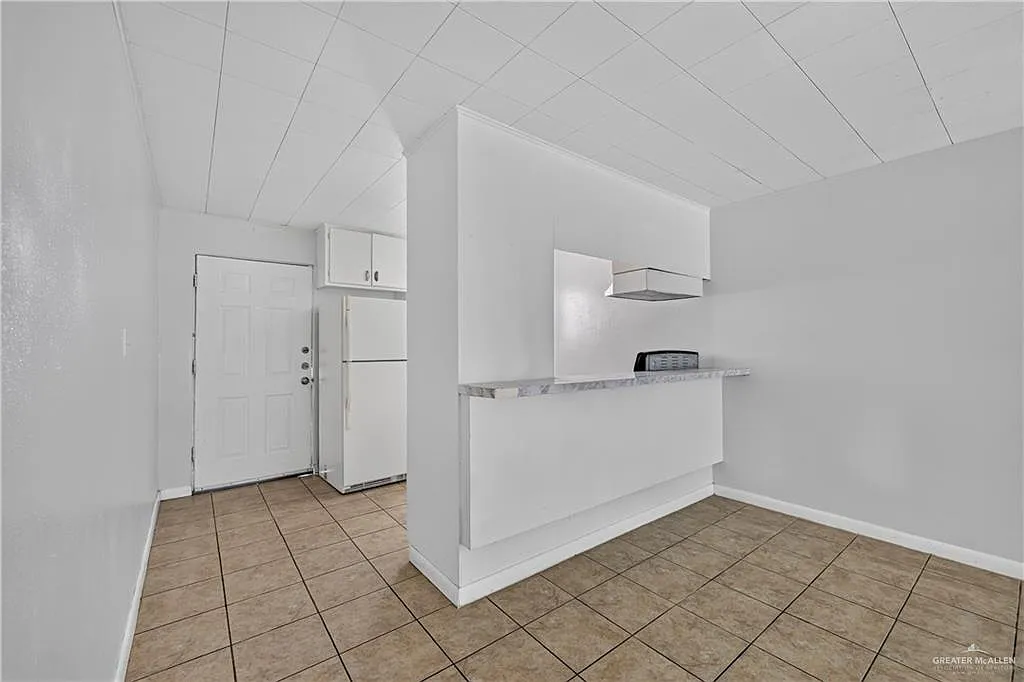2 bed, 1.0 bath, 14877 sqft, $740 — Photo 4
