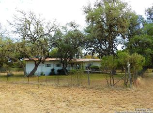 718 Green Oak Dr, Pipe Creek, TX 78063