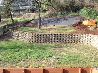 7625 Ridgewood Dr, Gladstone, OR 97027