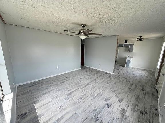 3rd image of 3728 Thomas Dr