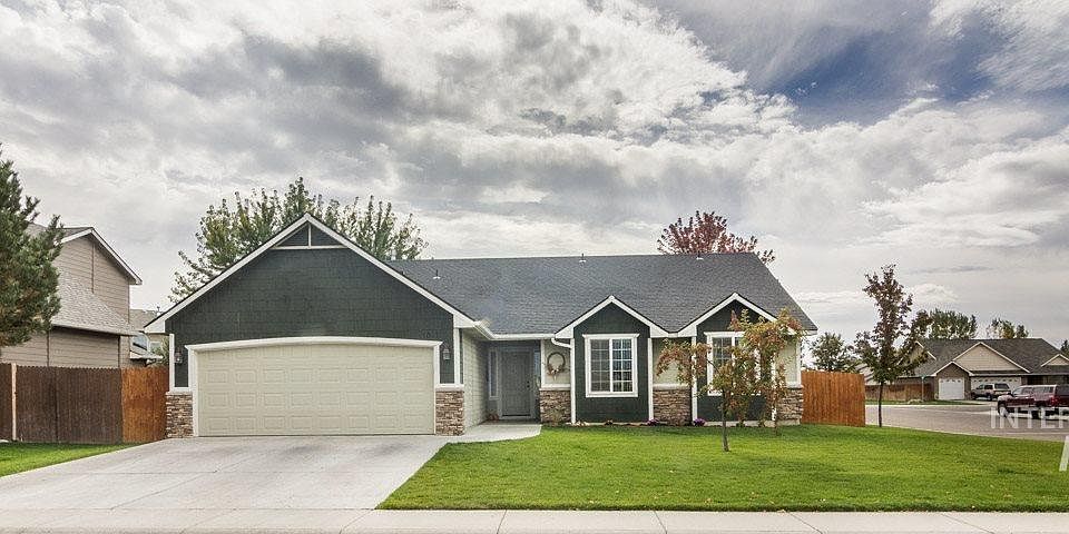 1st image of 1011 Valiant Ave