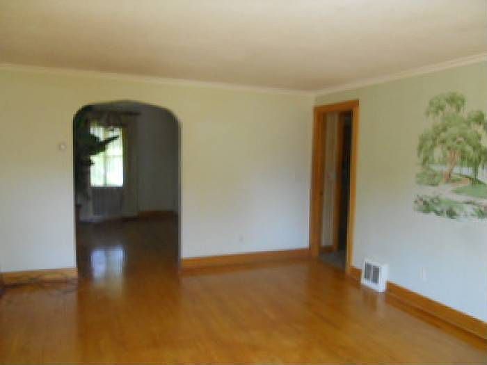 2nd image of 615 King St