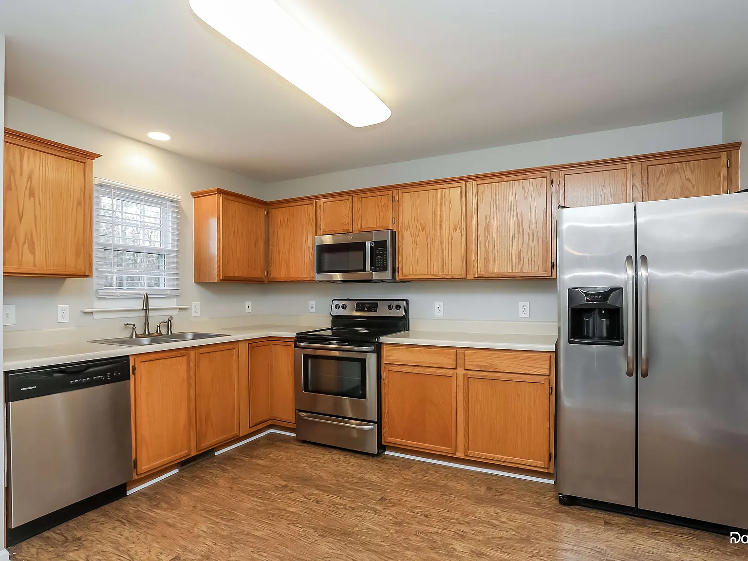 3 bed, 2.5 bath, 1546 sqft, $1,795 — Photo 4