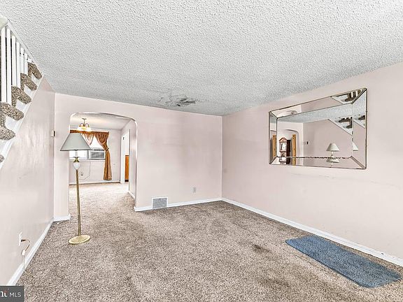 4th image of 1318 Wycombe Ave
