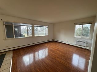 201 Sandbloom Rd APT 4, Algonquin, IL 60102