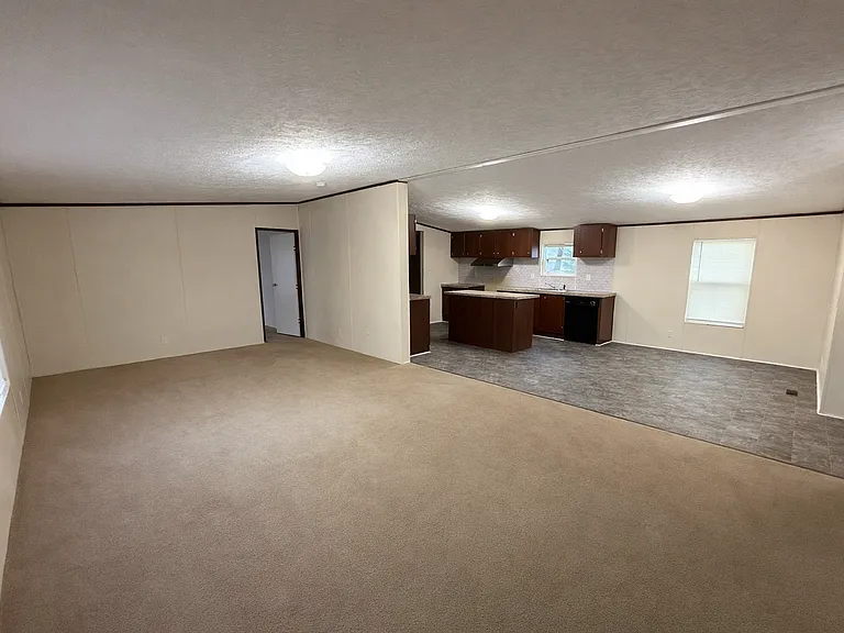 105 Campbell Dr — Photo 2
