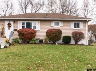 22 Tanglewood Rd, Albany, NY 12205
