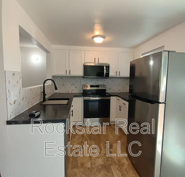 702 E Bridgeport Ave — Photo 6
