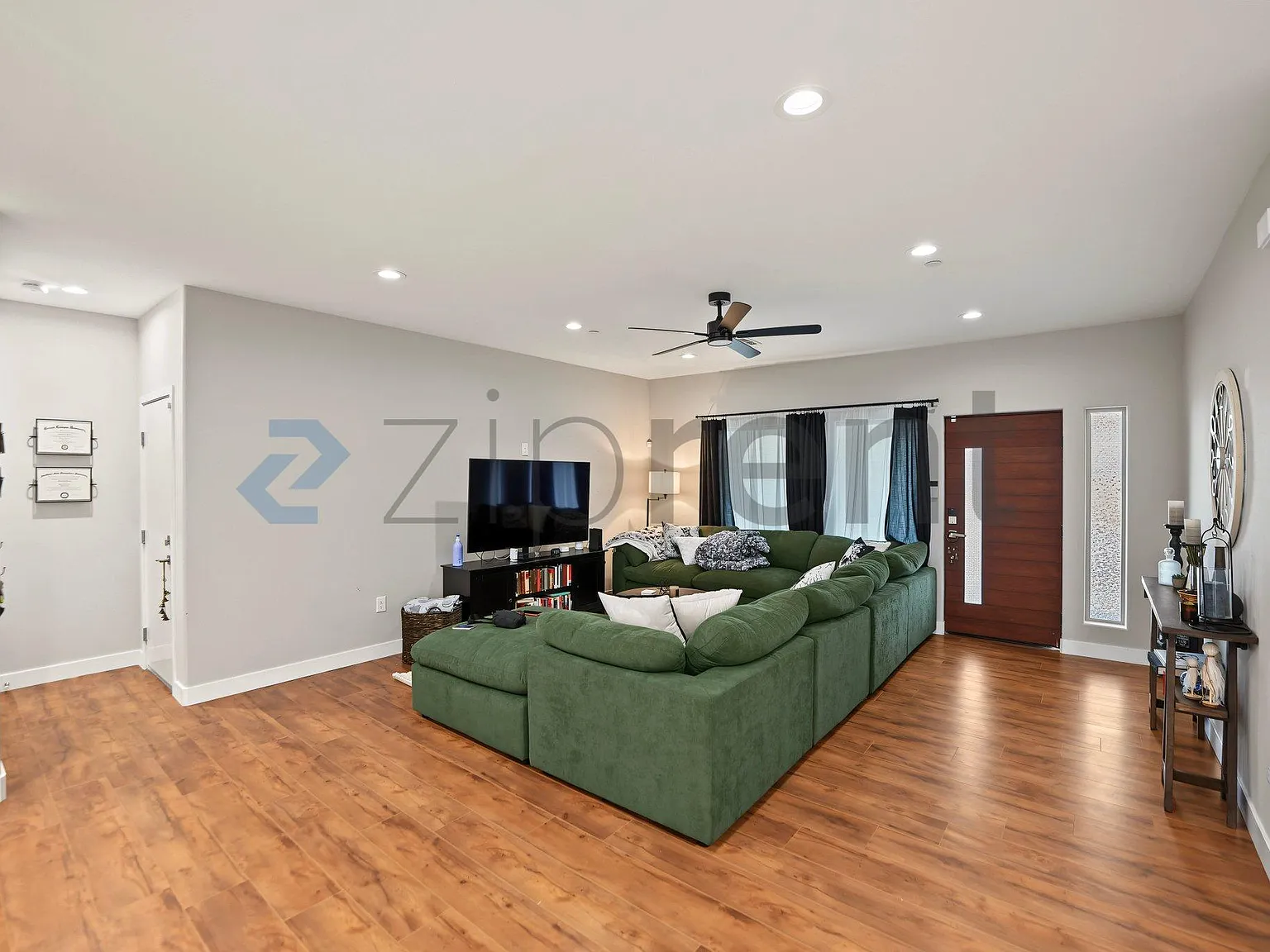 3 bed, 2.5 bath, 1500 sqft, $3,195 — Photo 3