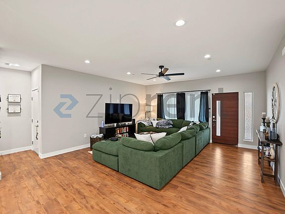 3rd image of 4858 W Avenue L