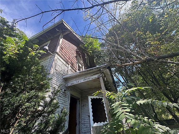 3rd image of 838 Fess Ave