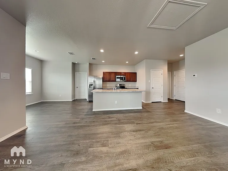 247 Stevens Smt — Photo 2