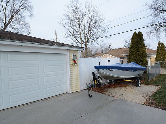 4th image of 100 Rosemont Ave