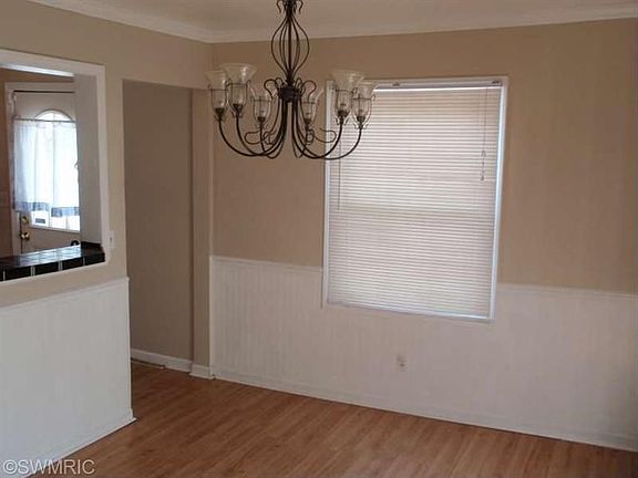 5th image of 1916 Oak Park Dr