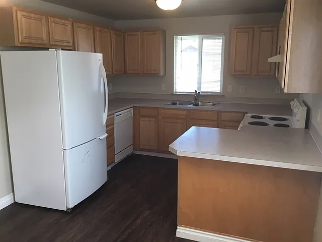 3 bed, 2.0 bath, 1635 sqft, $2,495 — Photo 2