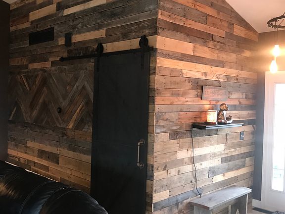 Entry Pallet Wall