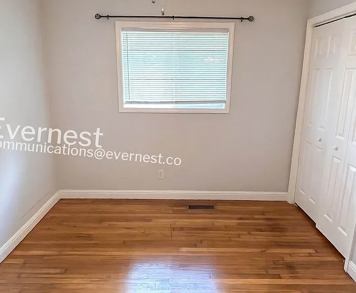 6913 Martha Ave #B — Photo 11