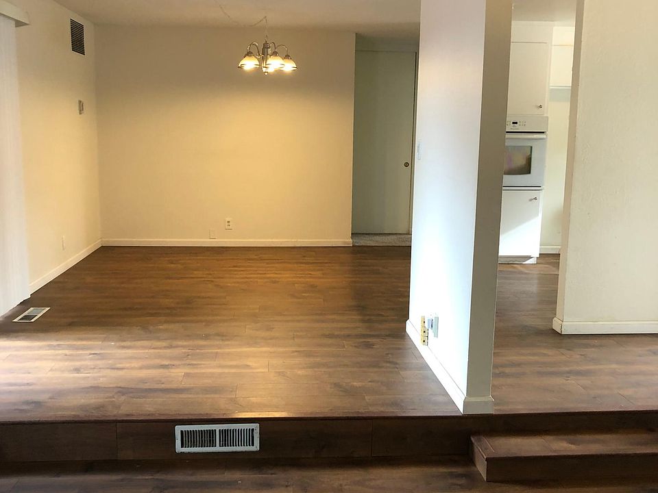2nd image of 1715 Hyacinth Ln
