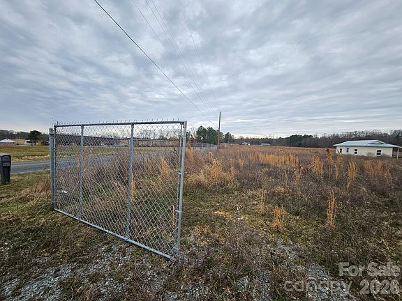 5th image of 3420 Lanesboro Rd