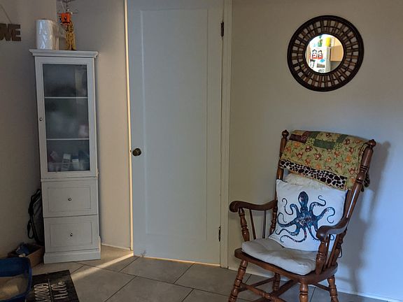 5th image of 2732 Eldridge Ave #101