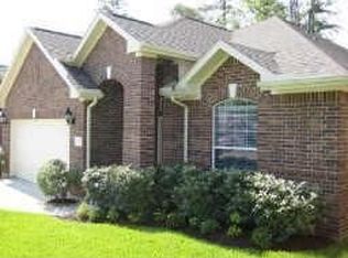 27 W Spindle Tree Cir, The Woodlands, TX 77382