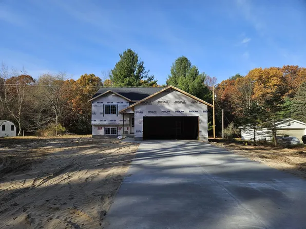 5897 Nestrom Rd, Whitehall, MI 49461
