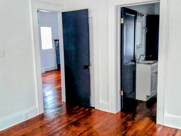 Avenue B NE — Photo 12