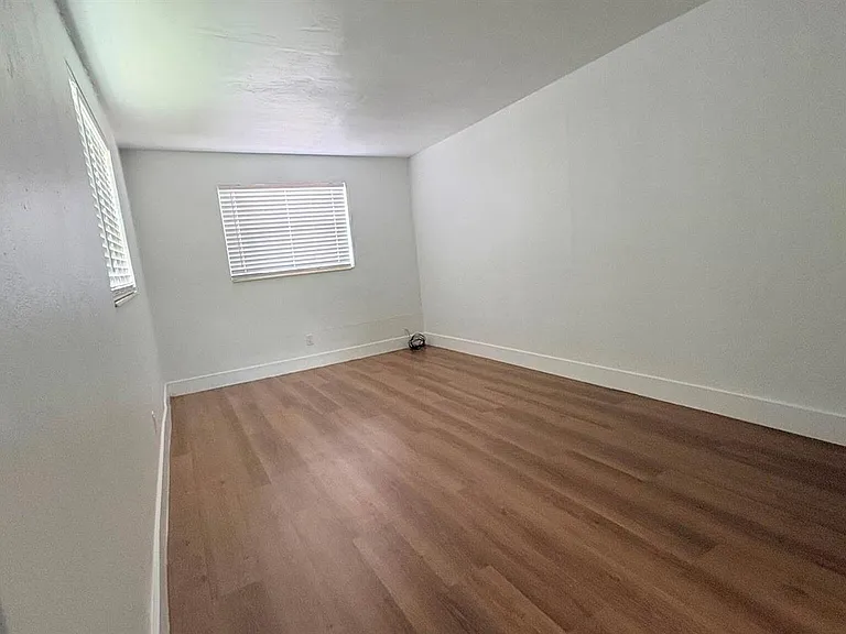 3740 NW 9th St — Photo 5