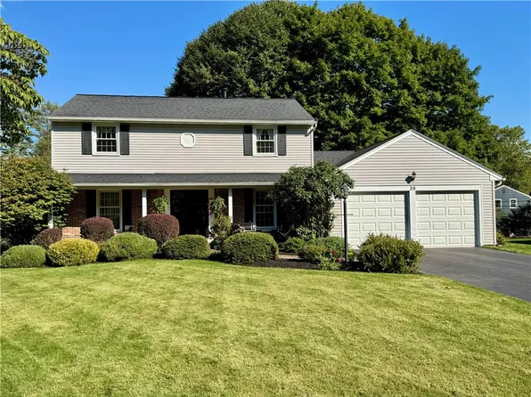 20 Chipping Rdg, Fairport, NY 14450