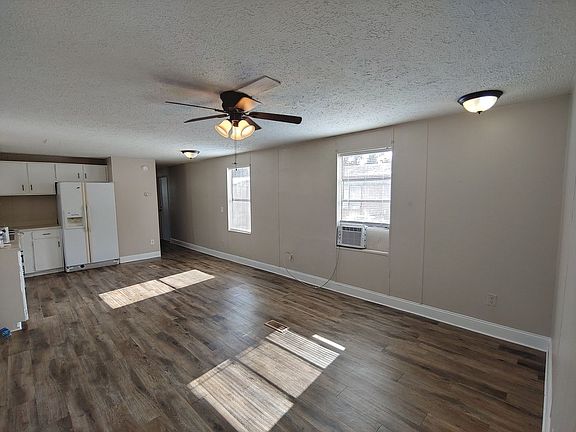 3rd image of 2821 Hillcrest Ave Lot 10