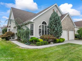 33 Leeds Ln, Monroe Township, NJ 08831
