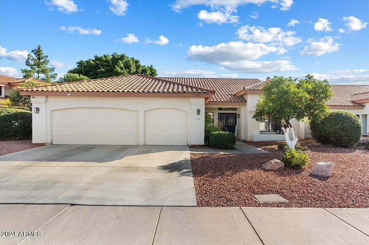 5559 W Aster Dr — Photo 2