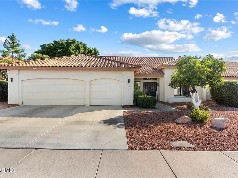 5559 W Aster Dr — Photo 2