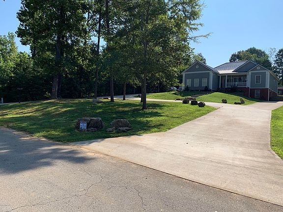 3rd image of 170 Pare Ct
