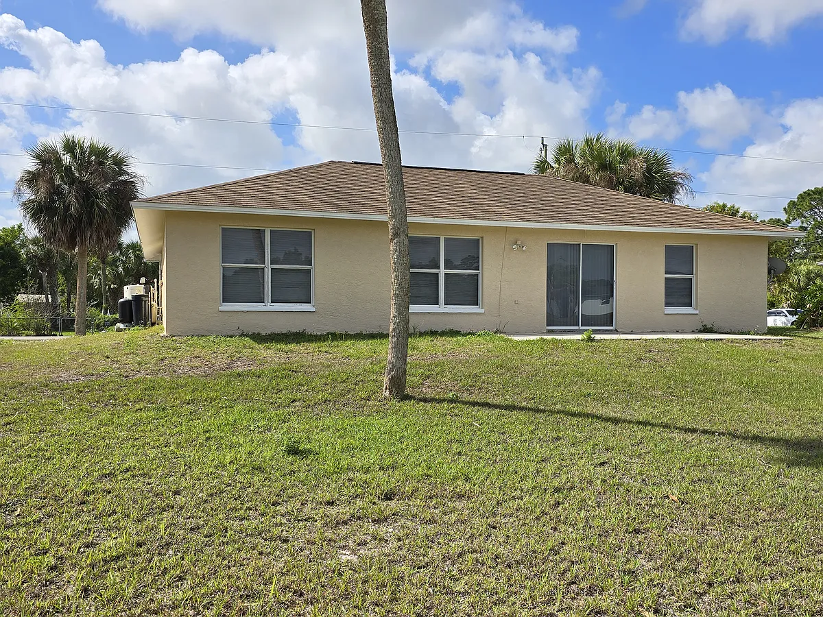 Building Photo - 1239 Ermine St E