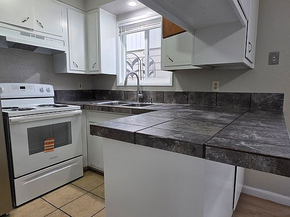 4th image of 455 W D St #3