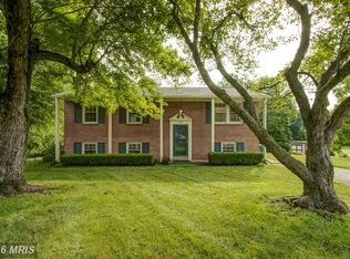 910 Tuscarora Dr SW, Leesburg, VA 20175