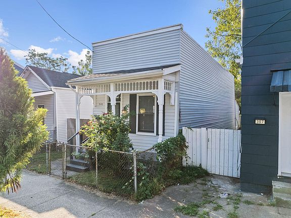 5th image of 309 E 13th St