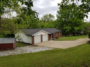 902 Bridle Path Ln, O'Fallon, MO 63366