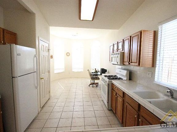 4th image of 230 Sunny Meadow Dr