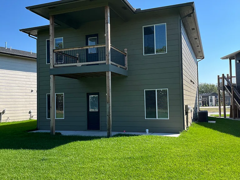 5553-55 N Bressler Dr #5555 — Photo 11