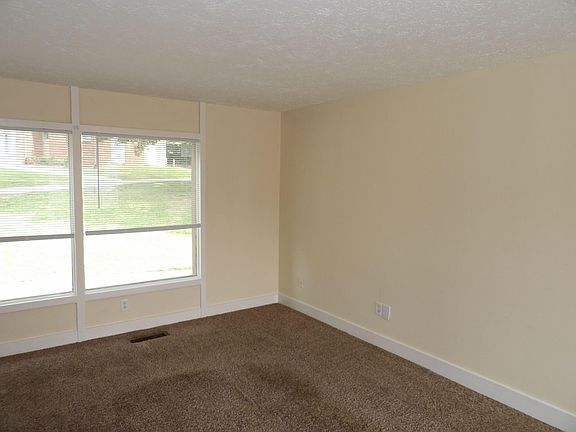 4th image of 405 Forest Hill Dr #4-05