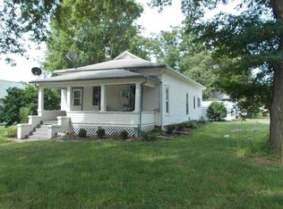 421 N 7th St, Wymore, NE 68466