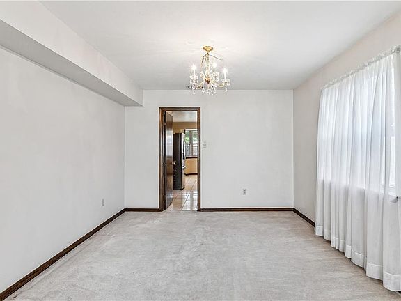 5th image of 3621 Lake Trail Dr