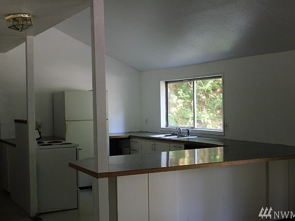 4th image of 170 NE Steelhead Dr S