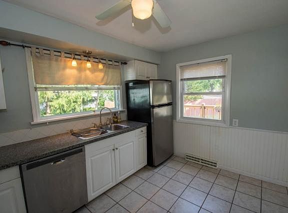 5th image of 413 Capital Ave