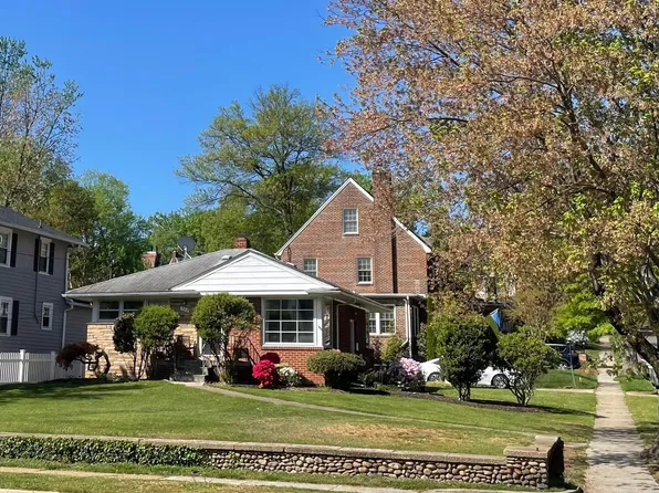 306 Russell Rd, Alexandria, VA 22301