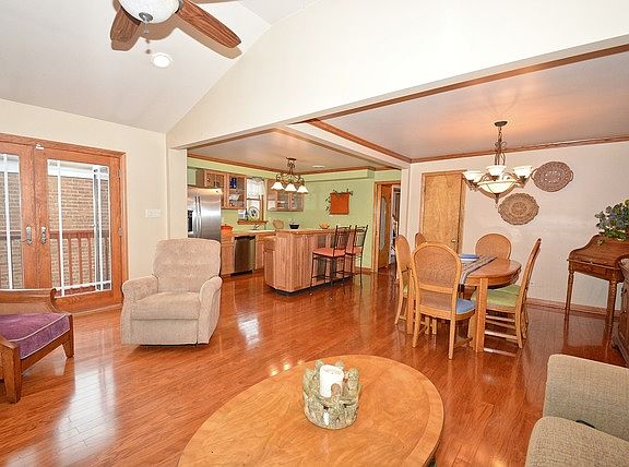 4th image of 5635 S Melvina Ave