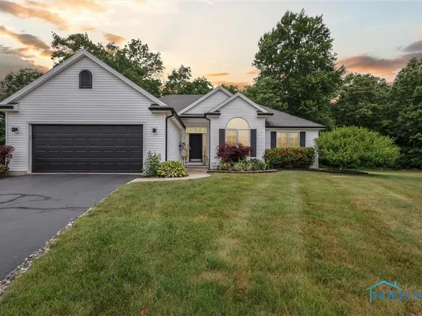 8360 Sycamore Woods Ln, Holland, OH 43528