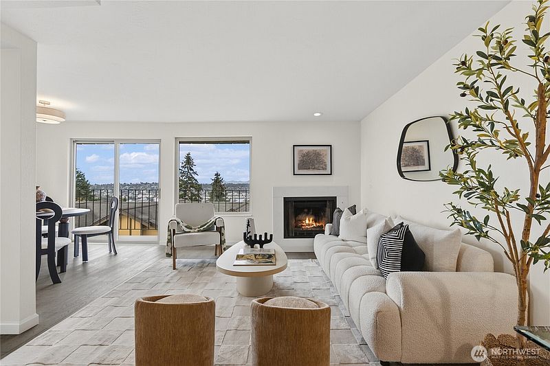 3rd image of 4511 Greenwood Avenue N #4